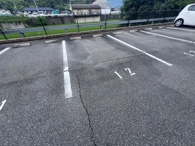 シャルム・ヴィラの駐車場