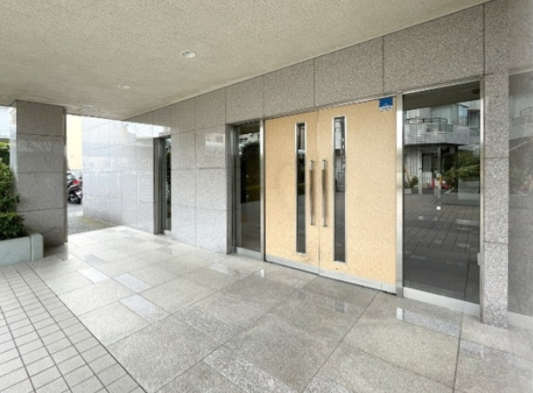 目黒本町マンションのエントランス