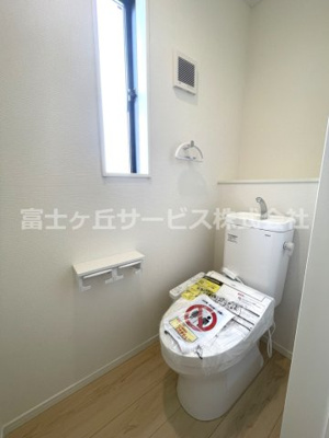 【トイレ】 | 袋井市栄町 新築一戸建て 1号棟 | ２階トイレです