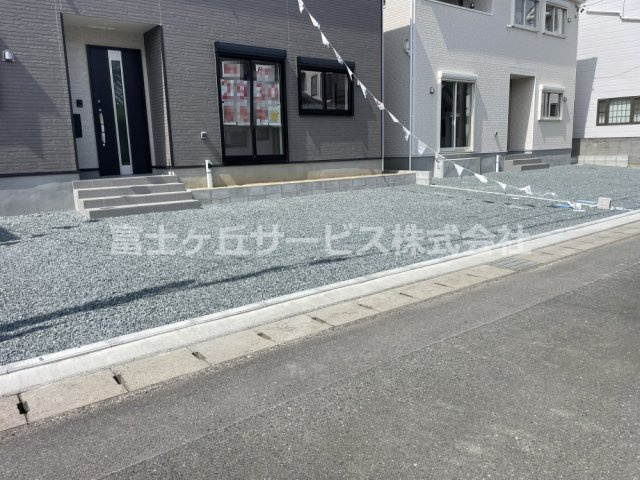 【駐車場】 | 袋井市栄町 新築一戸建て 1号棟 | 車をお持ちの方に嬉しい駐車場付きの物件です