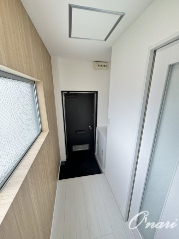 山田マンションの玄関