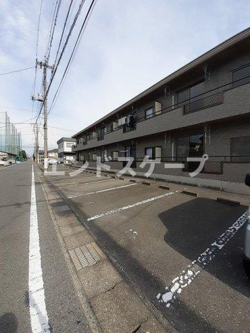 コンフレール　サンパティの駐車場|高崎、前橋のお部屋探しはエンドスケープまで！お客様の理想お聞かせ下さい♪