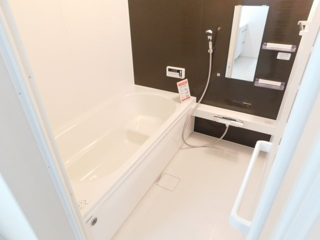 名古屋市中川区柳堀町の新築一戸建の浴室|◇浴室◇　　広い１坪サイズ・浴室暖房乾燥機・保温浴槽・追い焚き機能・ベンチ浴槽・エコシャワー・オートバス・バリアフリーバス