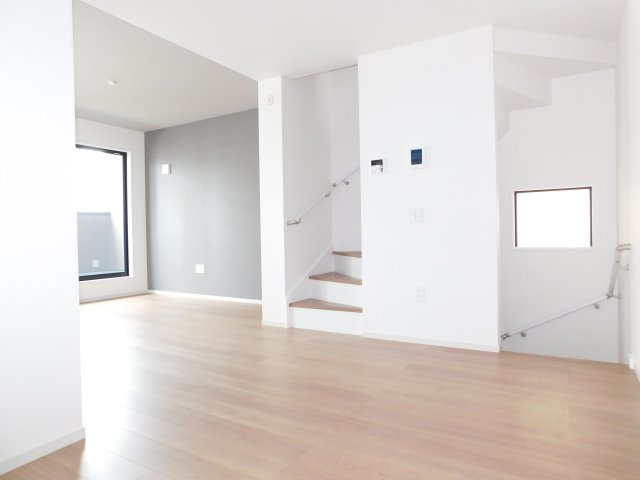 名古屋市中川区柳堀町の新築一戸建の居間・リビング|◇リビング◇　　明るいリビング１７．７帖　外からの視線が気になりにくい２階リビング！