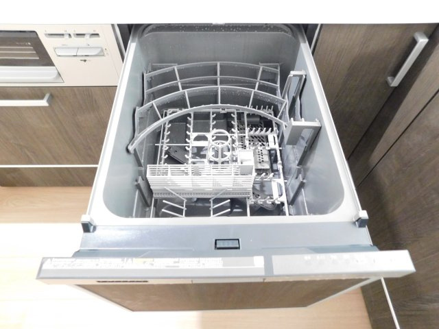 名古屋市中川区柳堀町の新築一戸建のキッチン|◇食洗機◇　　家事の時短になる便利な食洗機付き！