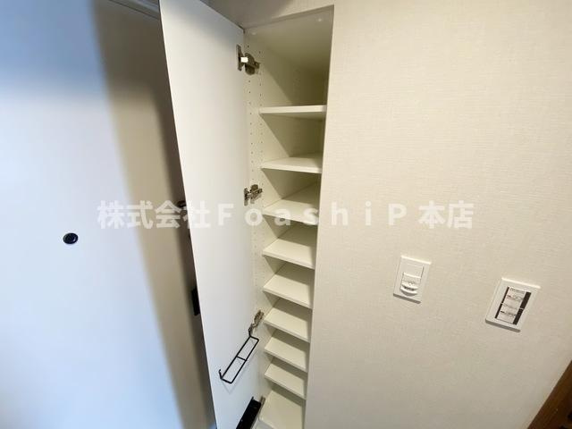 ドゥーエ二子新地の玄関