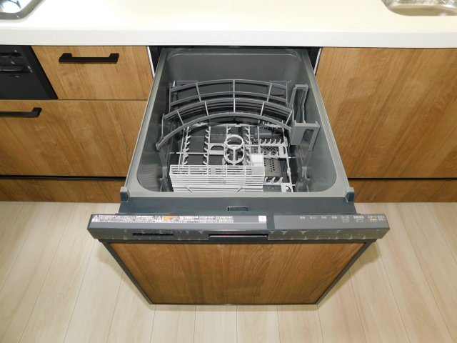 名古屋市中川区柳堀町の新築一戸建のキッチン|◇食洗機◇　　家事の時短になる便利な食洗機付き！