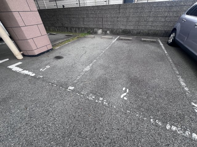ユートピア魚住の駐車場