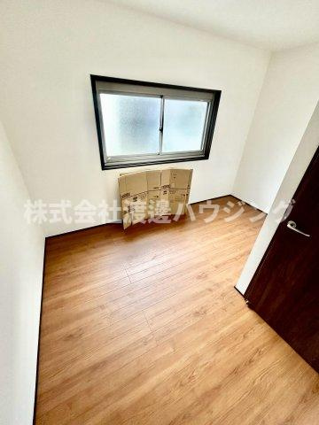 尼崎中在家町一戸建の洋室