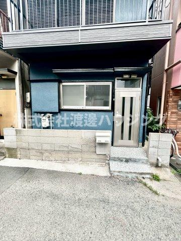 尼崎中在家町一戸建のエントランス