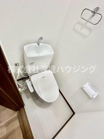 尼崎中在家町一戸建のトイレ