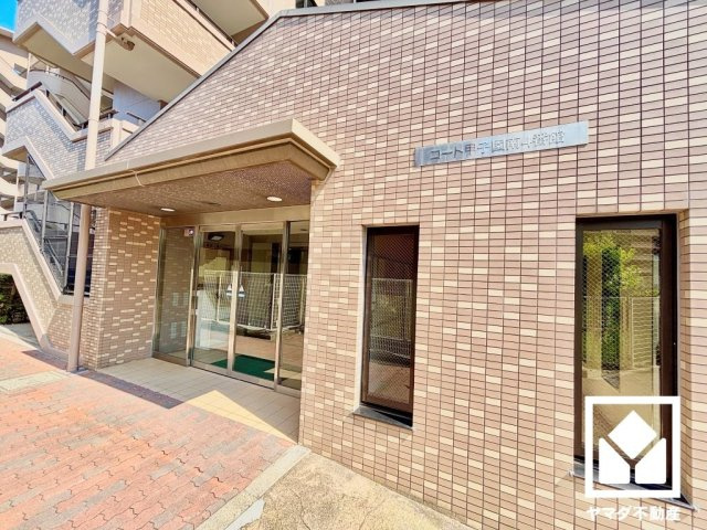 コート甲子園南四番館のエントランス