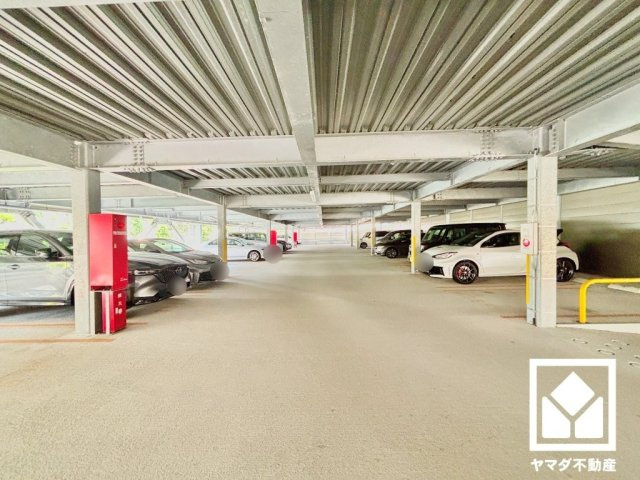 コート甲子園南四番館の駐車場