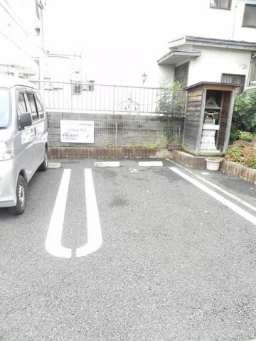 グランディール　モリの駐車場