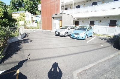 リブリ・西谷の駐車場