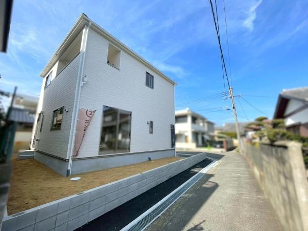 和歌山市福島第5-1号棟　新築戸建　の前面道路含む現地写真