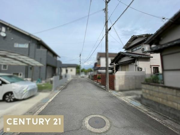 紀の川市古和田　中古戸建の前面道路含む現地写真