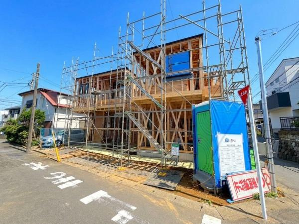 横浜市泉区上飯田町の新築一戸建の前面道路含む現地写真