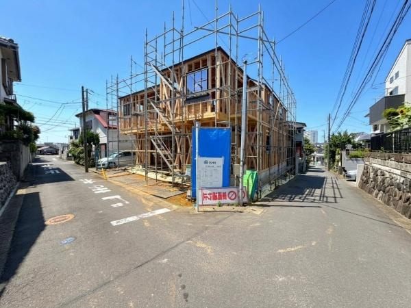 横浜市泉区上飯田町の新築一戸建の前面道路含む現地写真