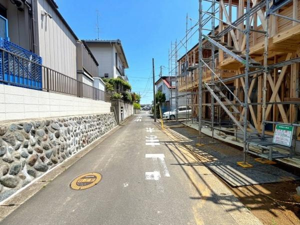 横浜市泉区上飯田町の新築一戸建の前面道路含む現地写真