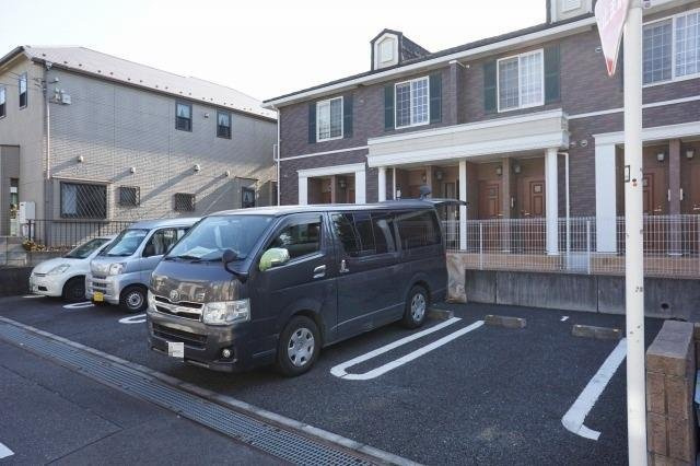 サニーレジデンスの駐車場