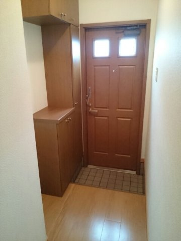サニーコート六田１の玄関