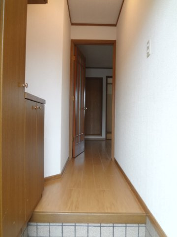 サニーコート六田２の玄関