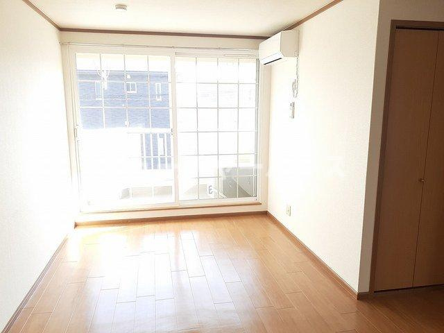 エスポワールＭⅡの居間・リビング|ゆったり過ごせる居間です