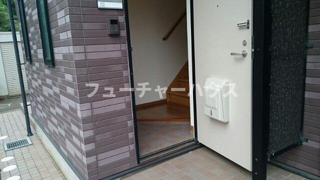 レジダンス・ヴィオレットⅡの玄関|収納もある玄関です
