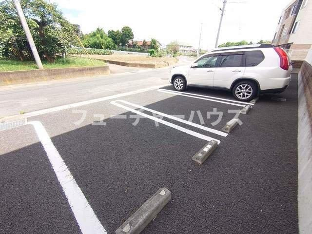 ロイ　ファロの駐車場|駐車場に車を止められます