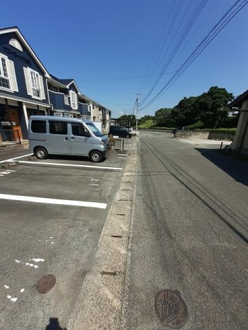 サニーコート六田２の駐車場