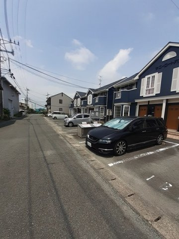サニーコート六田２の駐車場