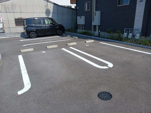 Ｙ・Ｙ・Ｙ　－　２２の駐車場