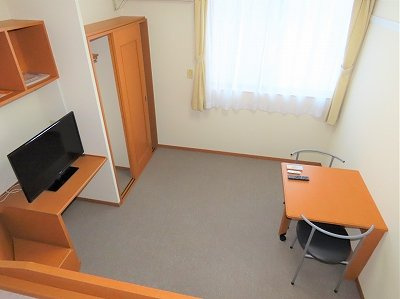 レオパレス神田町の居間・リビング|ベッド上からのアングルです