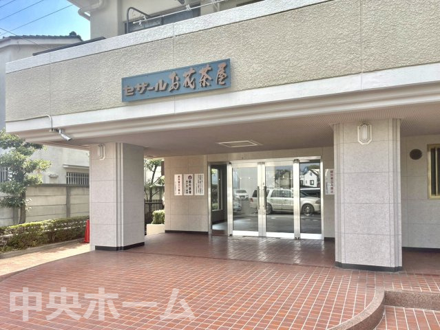 セザールお花茶屋のエントランス|【エントランス】マンションのエントランスは、その物件の印象を決める、顔とも言える場所です。毎日通る場所ですからきれいなのが一番です。エントランス内はオートロックですので暮らしの安全も確保されています。