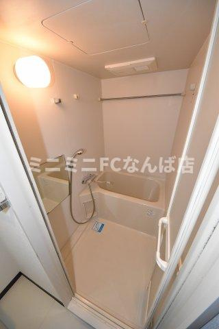 アクアプレイス南堀江の浴室|床の色・建具・その他仕様が違う場合がありますが現状有姿です