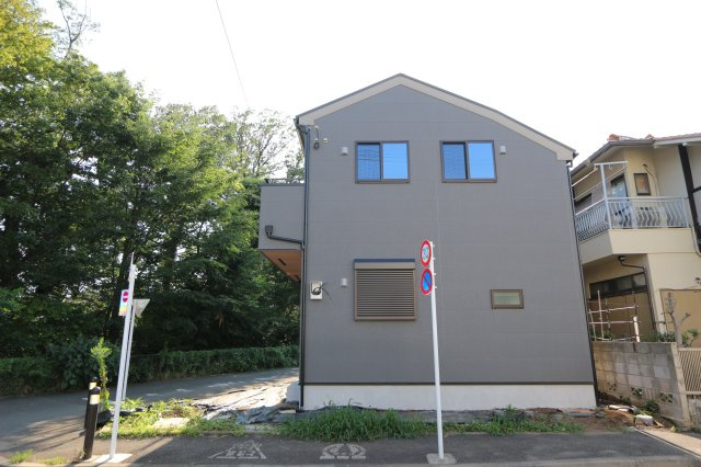 小平市津田町２丁目の外観|憩いの場として親しまれる「小平中央公園」も身近にあり、
子育て世帯にも嬉しい住環境が整っています。
