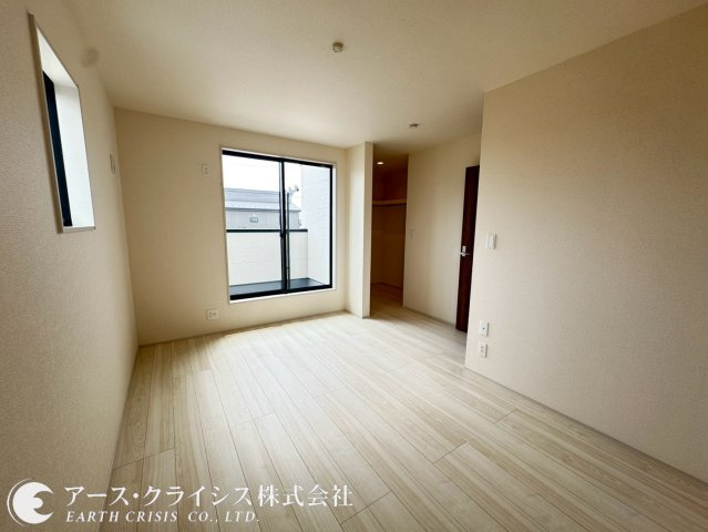 【洋室】 | 木間ヶ瀬Ⅵ　全10棟 | 穏かな日差しの下豊かなひと時を家族と共に暮らす事の出来る洋室はご夫婦お二人のプライベートシーンを演出する、やすらぎと寛ぎの空間です。