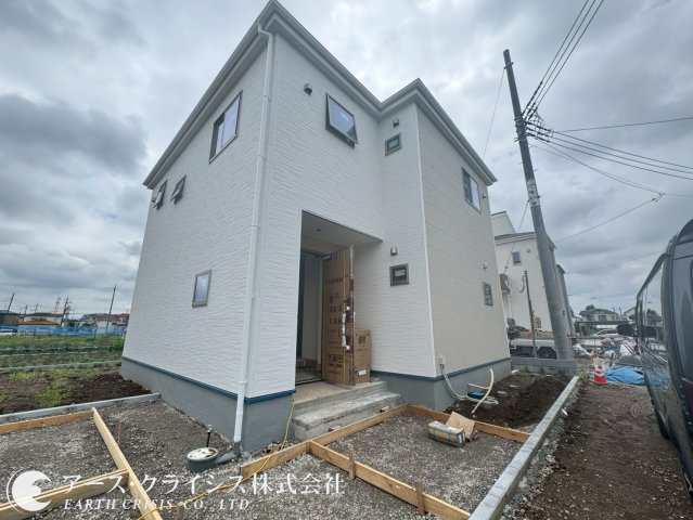 【外観】 | 木間ヶ瀬Ⅵ　全10棟 | ゆとりある敷地と使いやすい配置設計。共働き世帯や来客時にも便利な駐車スペースを確保しながら、住まい全体に開放感をもたらしています。