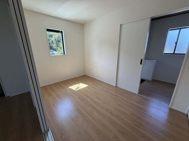 前原駅南１丁目　新築戸建　３棟の洋室|１階洋室５帖
