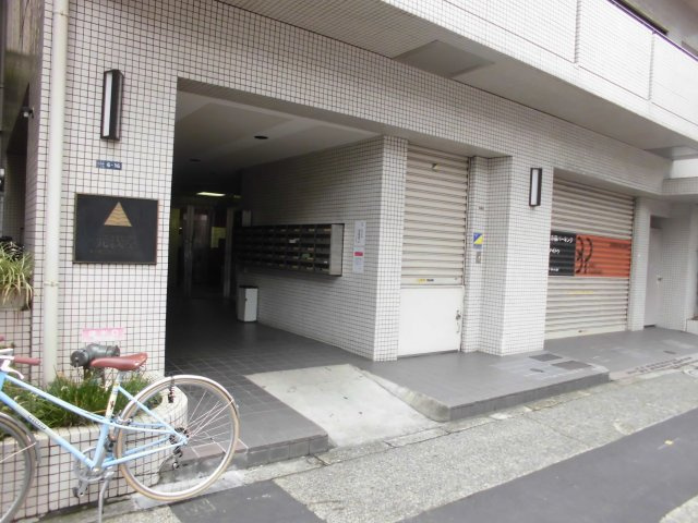 パシフィックパレス元浅草のエントランス