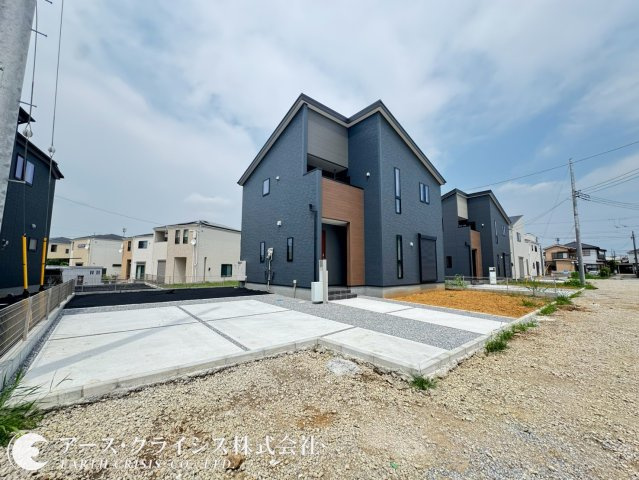 【外観】 | 木間ヶ瀬Ⅵ　全10棟 | ゆとりある敷地と使いやすい配置設計。共働き世帯や来客時にも便利な駐車スペースを確保しながら、住まい全体に開放感をもたらしています。