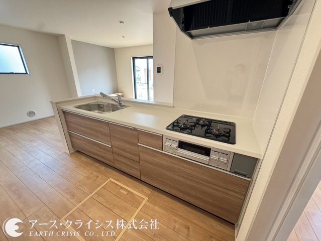 【キッチン】 | 木間ヶ瀬Ⅵ　全10棟 | 対面式キッチンからは声もかけ易く、お料理中も会話が弾み、ご家族の会話を盛り上げ、お料理しながら、リビングで遊んでいるお子様をみることができるので安心ですね。