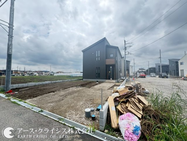 【外観】 | 木間ヶ瀬Ⅵ　全10棟 | スタイリッシュで清潔感のある外観が印象的な新築戸建て。落ち着いたカラーリングとシンプルなフォルムが周囲の街並みに自然と溶け込みます。毎日帰宅するたびに心地よさを感じられるデザインです。