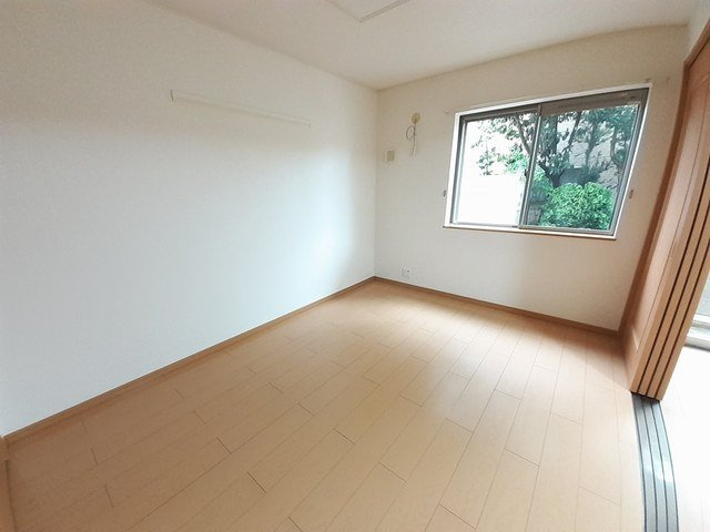 フォンテーヌの寝室|明るい色調の室内です