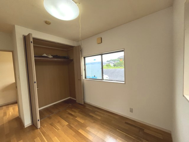 志布志市安楽　３LDK一戸建ての洋室|玄関横の4.5帖の洋室です