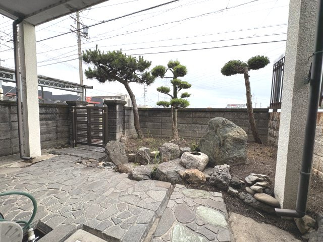 岐阜市六条江東の庭