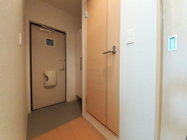 ダイアナ　ヴィレッジの玄関