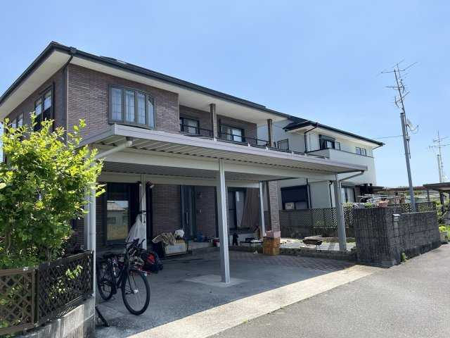 串間市西浜2丁目　太陽光発電付きで電気代がお得！買い物便利な立地ですの外観|カーポート付きです