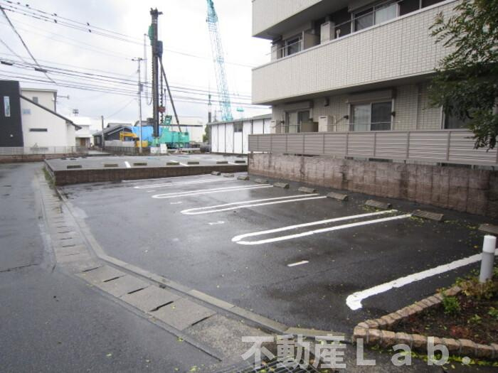 ディアコートの駐車場
